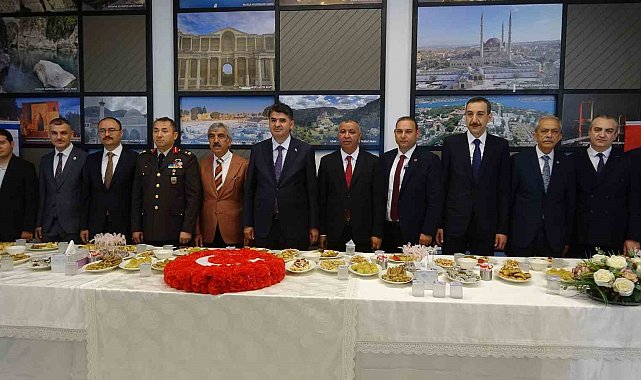 Kilis'te bayramlaşma töreni Millet Bahçesi'nde gerçekleştirildi