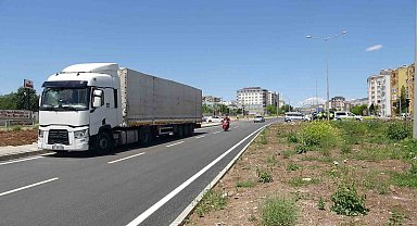Kilis'te tır ile çarpışan motosikletteki 2 kişi ağır yaralandı