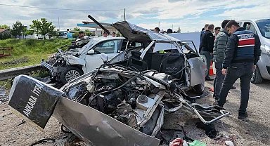 Kırıkkale'de araçlar bir aileye mezar oldu: Ölü sayısı 3'e yükseldi, 6 kişinin tedavisi sürüyor