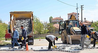 Kırıkkale'de kilit parke ve asfalt çalışmaları sürüyor