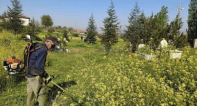 Kırıkkale'de mezarlıklarda bakım çalışması sürüyor