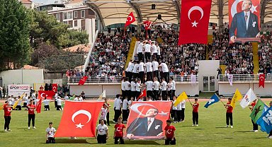 Kırklareli'nde 19 Mayıs coşkusu: Öğrencilerin akrobatik gösterilerine yoğun ilgi