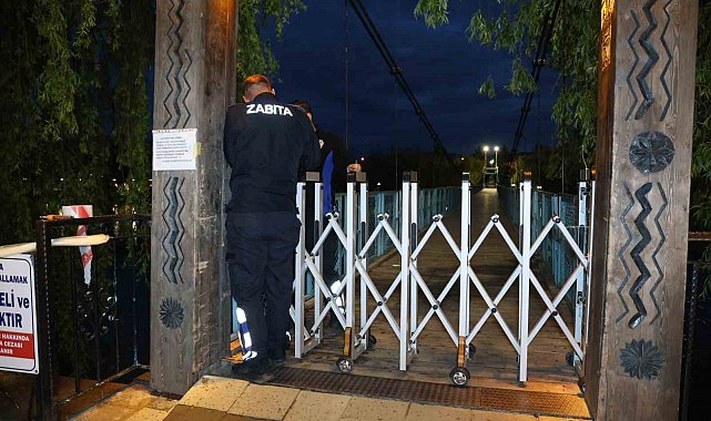Kızılırmak coştu, sallanan köprü yaya geçişlerine kapatıldı