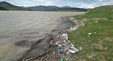 Koçköprü Barajı'nda atıklar tehlike saçıyor