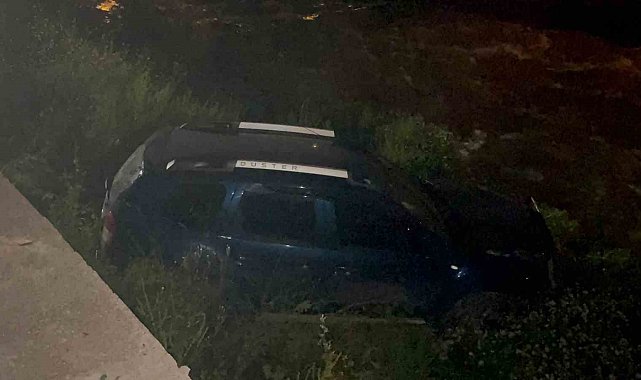 Kontrolden çıkan araç dereye uçtu, kaza sonrası sürücü kaçtı