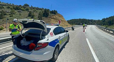 Kontrolden çıkan motosiklet bariyerlere çarptı: 1 yaralı
