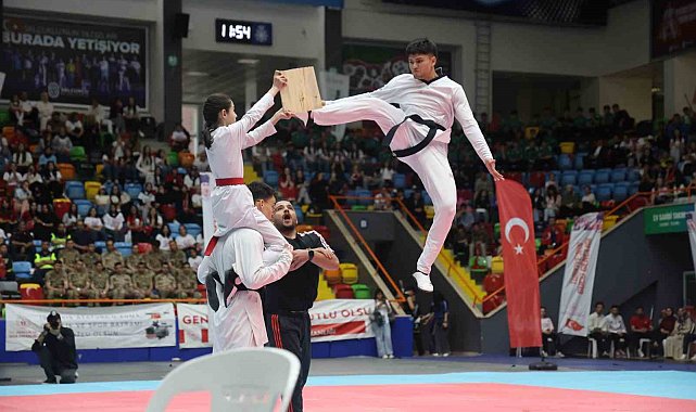 Konya'da 19 Mayıs Atatürk'ü Anma Gençlik ve Spor Bayramı kutlandı