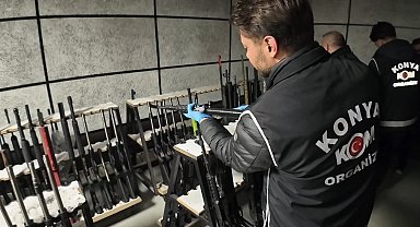 Konya'da çok sayıda yerli üretim makineli tüfek ve tabanca ele geçirildi, 11 kişi gözaltına alındı