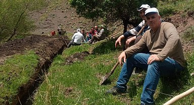 Köylülerden imece usulü su kanalı temizliği