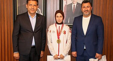 Kozanlı boksör Azranur, Gençler Olimpiyatları'nda Türkiye'yi temsil edecek