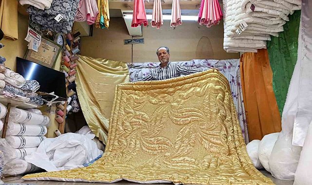 Kraliçe 2. Elizabeth'in yorganını yapan İnegöllü 60 yıldır mesleğine sıkı sıkı sarılıyor