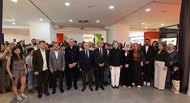 Küçükçekmece'de 'Kendi Gölgemde' sergisi açıldı