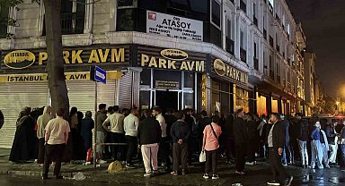 Küçükçekmece'de iş yerinde yangın paniği: 3 kişi dumandan etkilendi