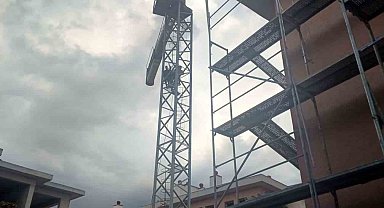 Kule vinç üzerinde eylem