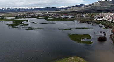 Kura Nehri taştı, tarım arazileri sular altında kaldı