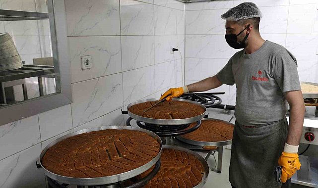 Kurban Bayramı için tescilli tatlıların üretimi gece gündüz devam ediyor