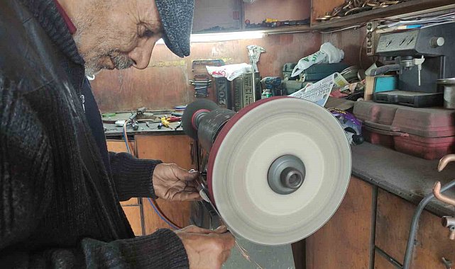 Kurban Bayramı öncesi bıçak bileyicilerinin yoğun mesaisi