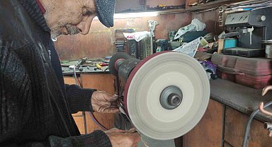 Kurban Bayramı öncesi bıçak bileyicilerinin yoğun mesaisi