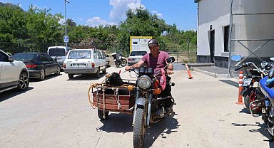 Kurbanlıkları sepetli motosikletlerle taşıdılar