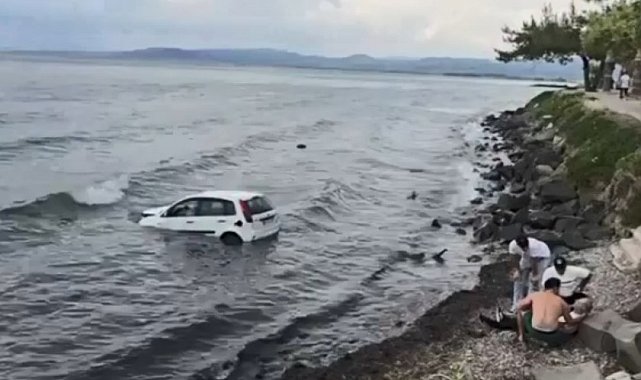Kuşadası'nda otomobil denize uçtu: 1 yaralı