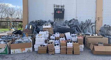 Kütahya'da kaçakçılık operasyonu, binlerce kaçak ürün ele geçirildi