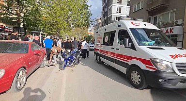 Kütahya'da motosiklet yayaya çarptı: 2 yaralı