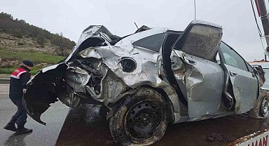 Kütahya'da otomobil uçuruma yuvarlandı: 1 ölü, 1 ağır yaralı