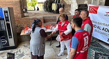 Kütahyalı Kızılay Yöneticisi Tozaraydın, Bulgaristan'da kurban payı dağıttı