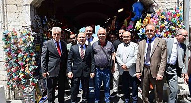 KUTO Başkanı Akdoğan, Vali Varol'a Kuşadası'nda eşlik etti
