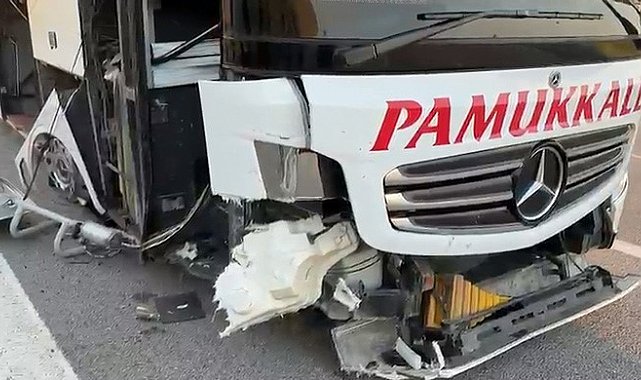 Lastiği patlayan yolcu otobüsünde can pazarı: Muavin kopan kapıdan aşağı uçtu