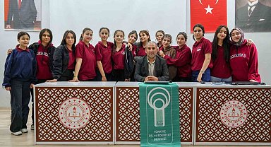 Lisesi öğrencileriyle "Fotoğraflarla şehrin dilini anlamak" üzerine söyleyişi