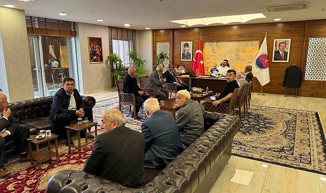 Mahalle sakinlerinden Başkan Çetinkaya'ya teşekkür ziyareti