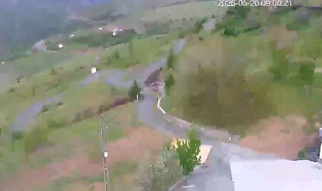 Malatya'da deprem anı kameraya yansıdı