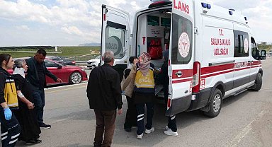 Malatya'da minibüs ile hafif ticari araç çarpıştı: 8 yaralı