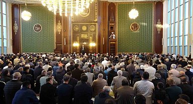 Malatya'da vatandaşlar bayram namazı için camilere akın etti