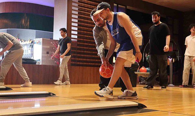 Maltepeli gençler bowling turnuvasıyla eğlendi