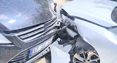 Mardin'de iki otomobilin çarpıştığı kazada 2 kişi yaralandı