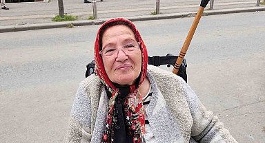 Markete giremeyen yaşlı kadın engelli rampası yapılmasını istedi