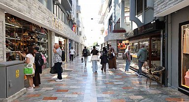 Marmaris'te yenilenen çarşı turistlerin gözdesi oldu