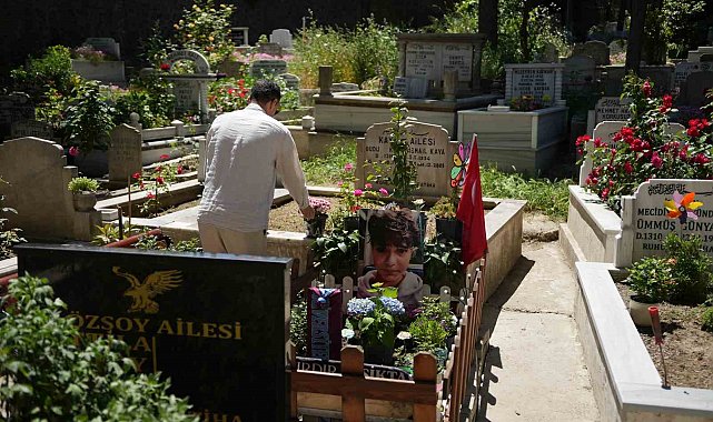 Mattia Ahmet Minguzzi'nin ailesi, bayramın ilk günü çocuklarının mezarını ziyaret etti