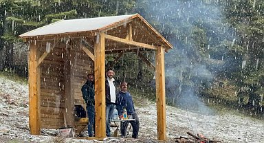 Mayıs'ta kar sürprizi: Doğa beyaza büründü