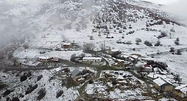 Mayısta kar sürprizi: Refahiye'de köyler beyaza büründü