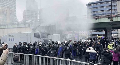 Mecidiyeköy'de tüm uyarılara rağmen dağılmayan gruba TOMA'yla müdahale