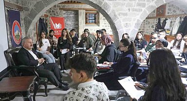 Melikgazi Belediyesi gençlerin hayallerine imza atmaya devam ediyor