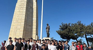 Menteşeli gönüllü gençlerden Çanakkale'ye anlamlı ziyaret