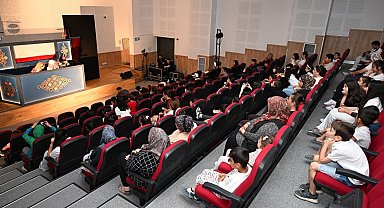 Mersin Büyükşehir Belediyesinden çocuklara kuklalı tiyatro sürprizi