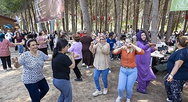 Mersin'de anneler günü şenlik havasında geçti