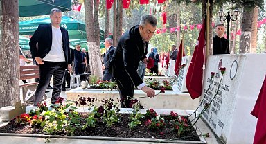 Mersin'de bayramda şehitlik unutulmadı