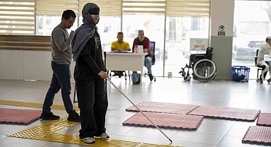 Mersin'de Erasmus öğrencileri engelli bireylerin yaşamını deneyimledi