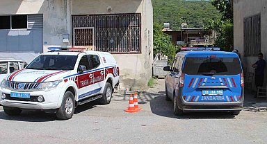 Mersin'de katliam yapan zanlının bulunduğu bölgeye giden yol kapatıldı